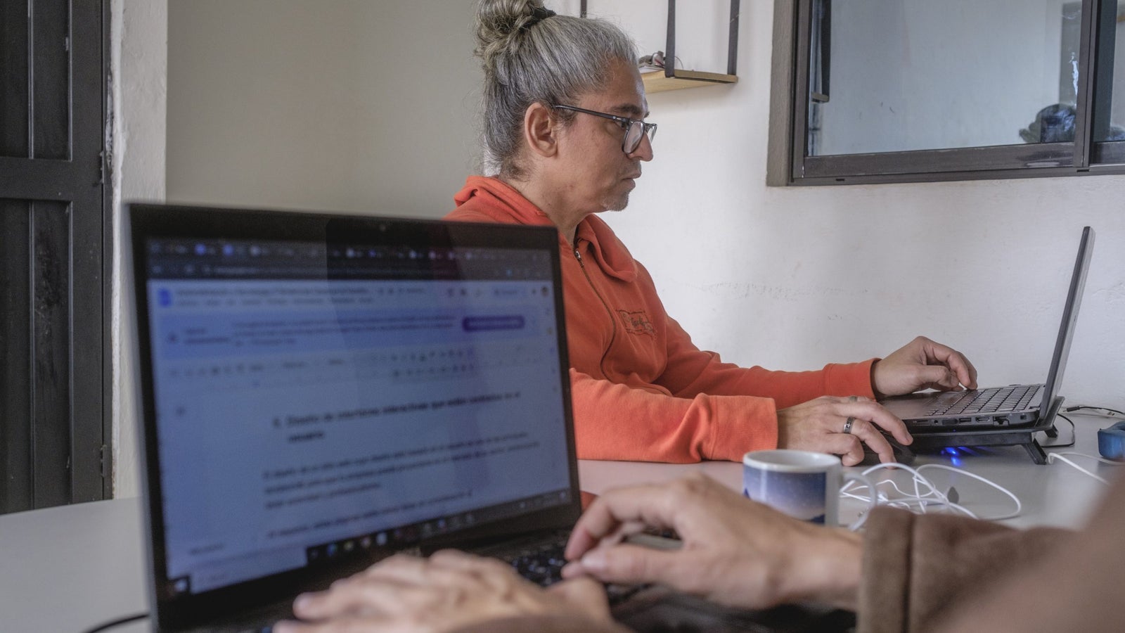 Venezuelan migrants relied on clickwork to survive. Now AI is replacing them 